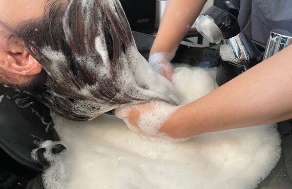 エイジング予防の貸し切り美容室Felice　FAVONで洗うだけ！瞬間髪質改善でエイジングのお悩みを改善しませんか？